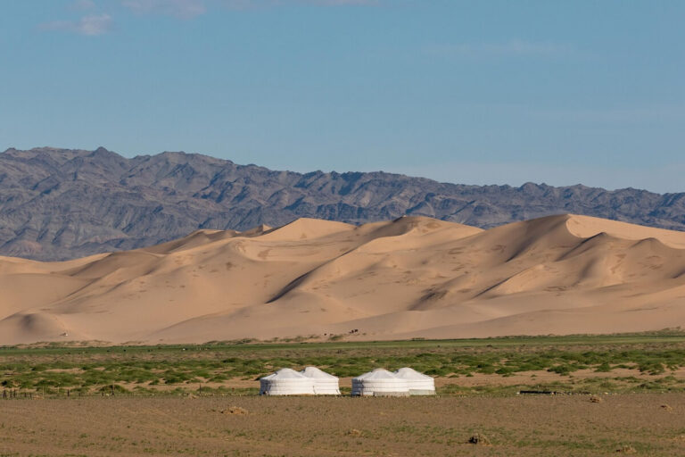 Khongoriin els: The Majestic Sand Dunes of Mongolia