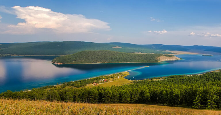 Tsagaan nuur Mongolia: A Hidden Gem in the Wild NorthTsagaan nuur